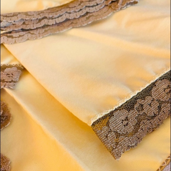 8 Vintage Yellow & Bronze Lace Trim Linen Napkins - Picture 11 of 14